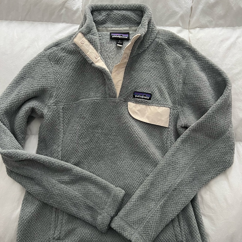 Patagonia Re Tool Snap-T pullover  (Gray and Cream). Medium